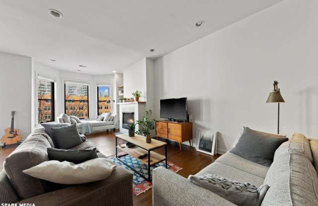 353 W Chicago Avenue Gallery 3