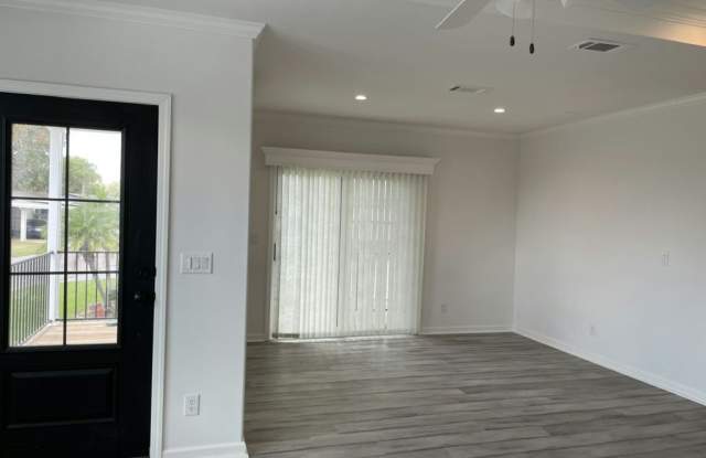 107 Country Club Dr Gallery 4