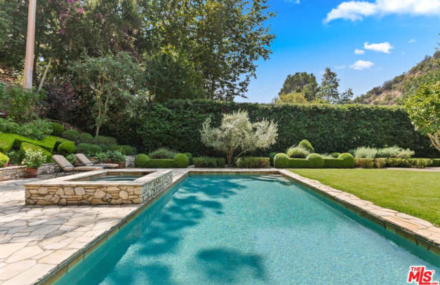 2562 MANDEVILLE CANYON Road Gallery 2