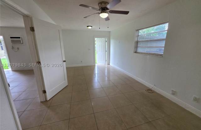 2736 NW 15th Ct Gallery 3