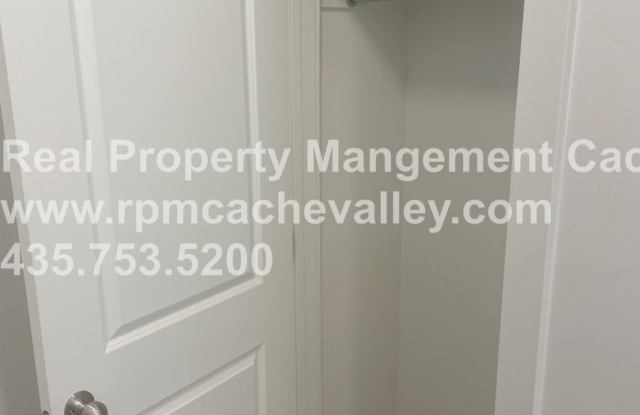 472 W 40 S photos photos