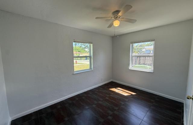 1642 NW 13TH Court Gallery 2
