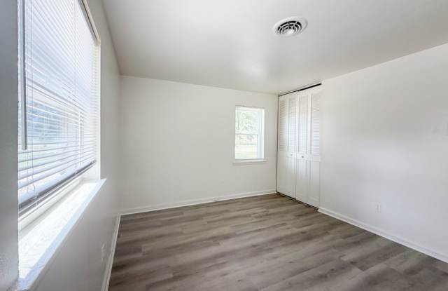 7906 Noel Ct Gallery 4