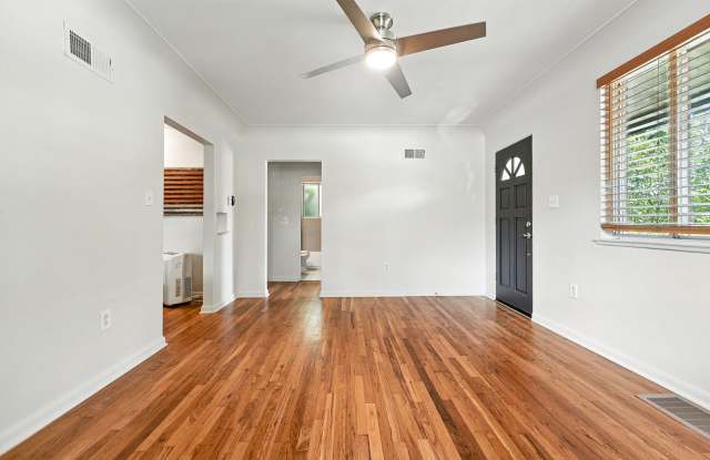 Upper Level Duplex with High walk score! Adjacent to Swedish and Craig Hospitals! Gallery 3