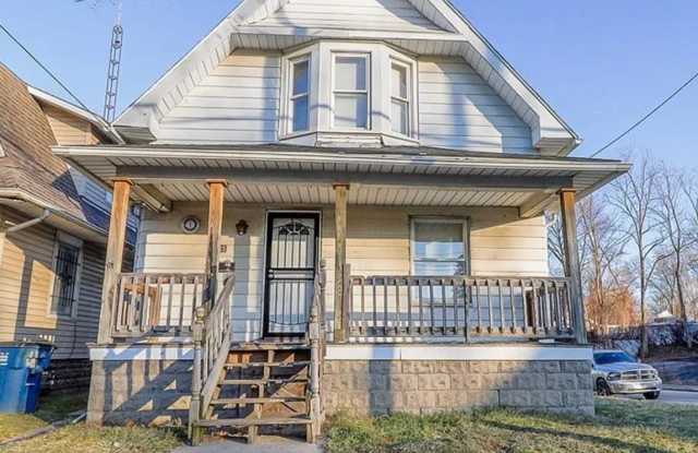 Spacious 3 Bedroom 1 Bath House Located Near Toledo Zoo photos photos