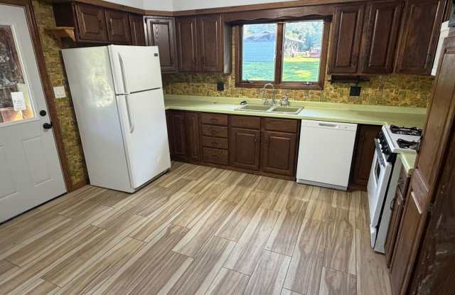 3-Bedroom, 1 Bath Ranch Style Home on a 1/2 Acre Lot Gallery 4