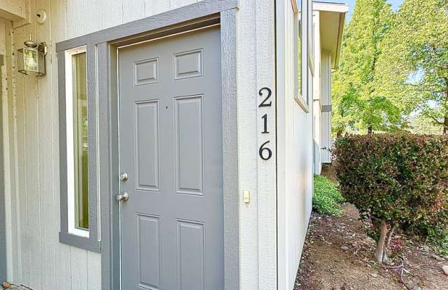 Beautifully Upstairs Condo at Ridgecrest Condominiums!! HOA Pool/Jacuzzi photos photos