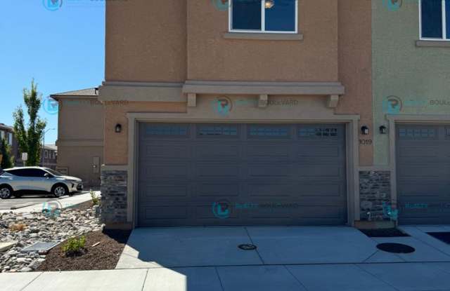 Modern Comfort and Convenience: Stylish 2-Bedroom 2.5 Bathroom Condo in Carson City photos photos