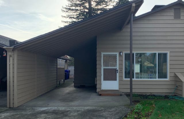 555 E Arlington Street - 555 East Arlington Street, Gladstone, OR 97027
