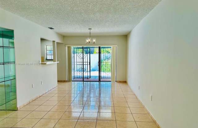 513 SW 93 Ct Gallery 3