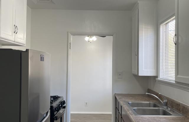 10810 South Manhattan Place Gallery 2