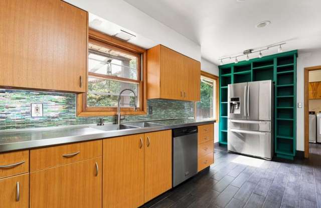 2948 SE Sherrett St photos photos