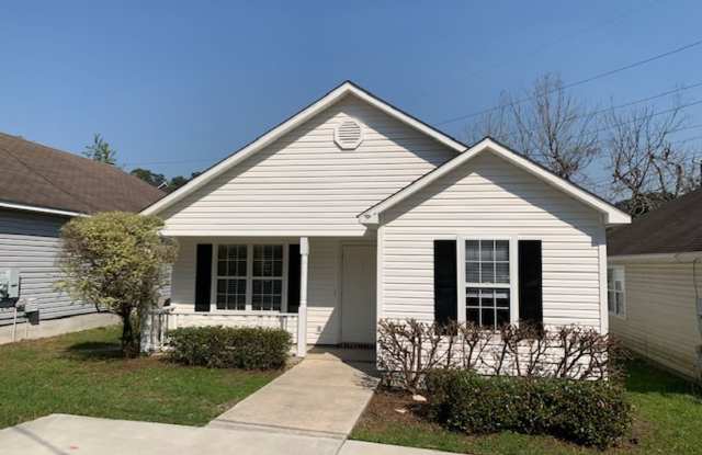 3 Bedroom/2 Bath Home in Remerton Georgia Minutes from VSU - 1318 Edgewood Drive, Remerton, GA 31601