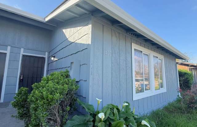 1422 Lansing St photos photos