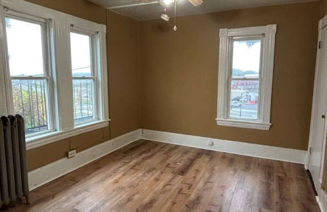 All Utilities Included!  1 bedroom efficiency in Pittsfield, MA Gallery 4