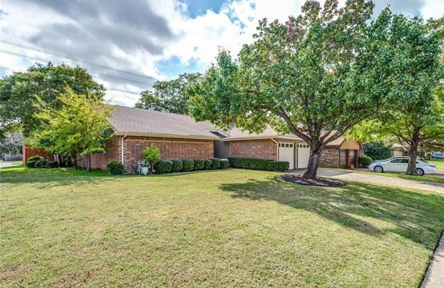 212 Laurel Lane - 212 Laurel Lane, Euless, TX 76039