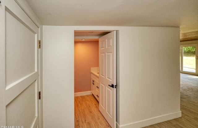 Beautifully upgraded 4 bedroom + 2 1/2 bath + Bonus room, single-story home in the heart of Thousand Oaks! Gallery 3