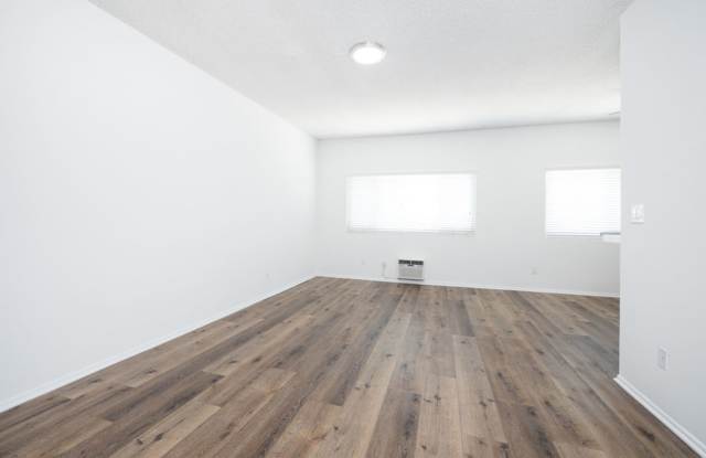 5715 Vineland Avenue photos photos