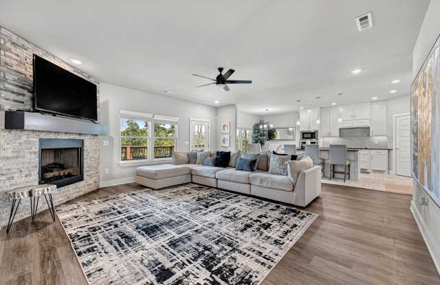 Modern 3-Bedroom Bella Vista Home with Bonus Room and Tiered Deck photos photos