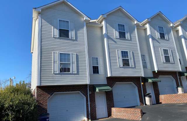 Spacious 2-Bedroom Townhouse with Garage photos photos
