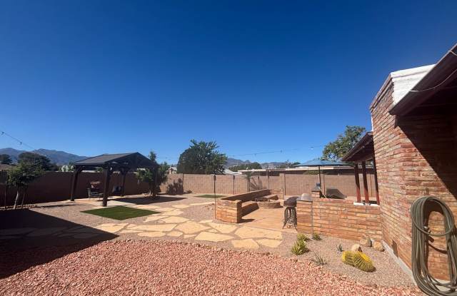 1964 sonita in Sierra Vista, Travel Nurse / Military Friendly Furnished Rental photos photos