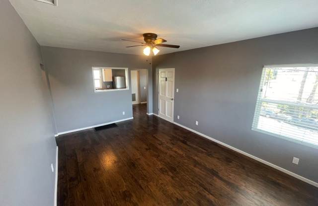Charming 2-Bedroom Home with Private Yard & Garage in Bankers Hill Gallery 4