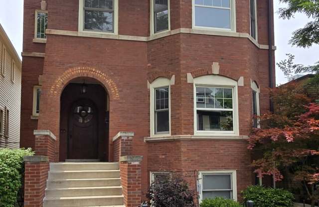 2448 N Sawyer Ave photos photos
