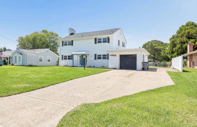 **WATERFRONT RENTAL WITH DEEP WATER ACCESS in Grandview Shores!** photos photos