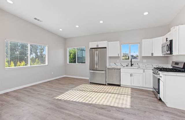 Private balcony + private patio! - 5042 54th Street, San Diego, CA 92115