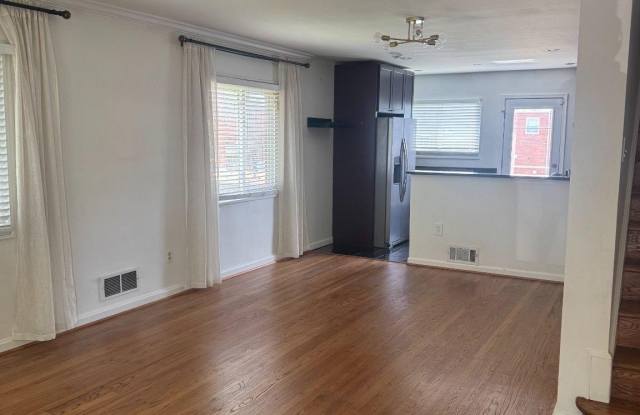 5296 CHILLUM Place NE Gallery 3