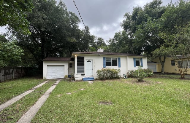 5543 LAKEWOOD CIR E - 5543 Lakewood Circle East, Jacksonville, FL 32207