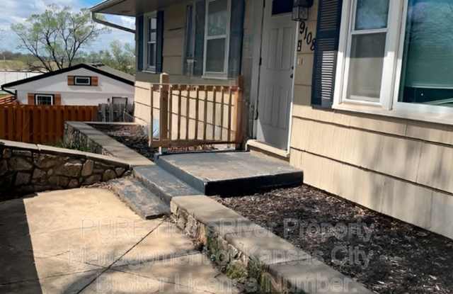 9108 E 43RD TER Gallery 1