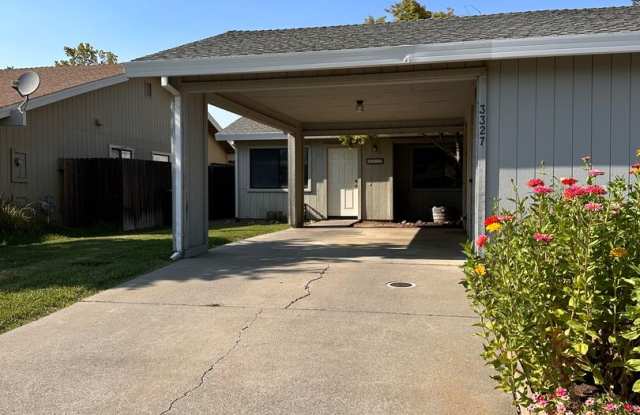 Charming 2/1 Duplex With Access To The Country Club-$500 OFF FIRST MONTH'S RENT!!! photos photos
