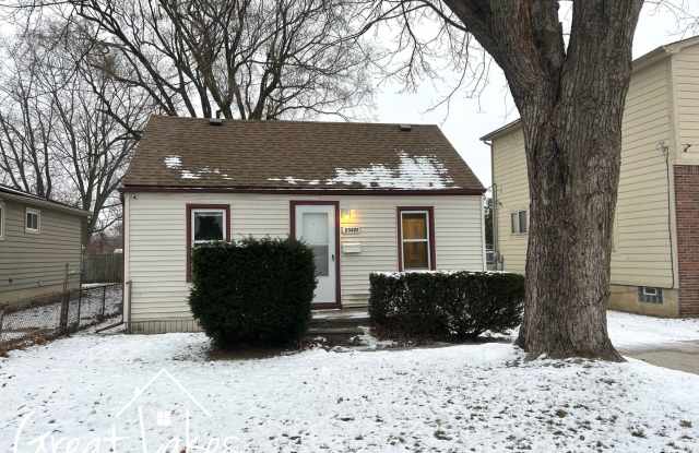 Lovely 2 Bedroom 1 Bathroom now available for rent - 23622 Federal Avenue, Warren, MI 48089