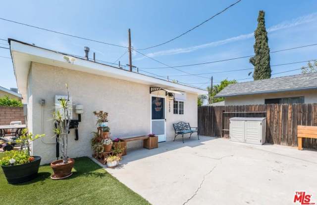 7529 Oakdale Ave - 7529 Oakdale Avenue, Los Angeles, CA 91306 7529 Oakdale Ave - 7529 Oakdale Avenue, Los Angeles, CA 91306