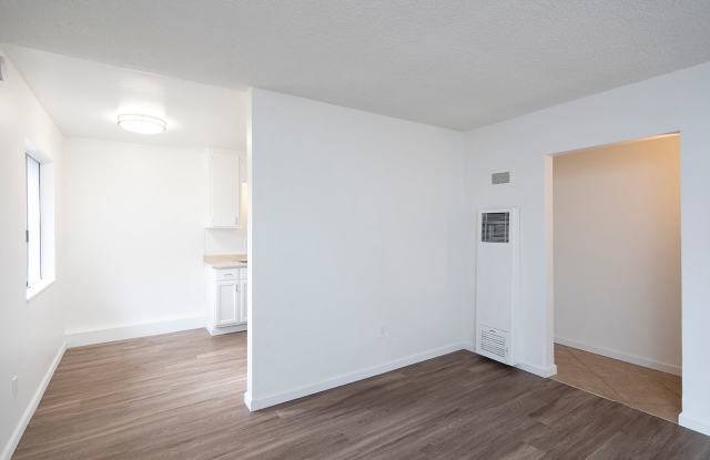 Charming 2 Bedroom Cottage in a Great Escondido Location with Parking! photos photos