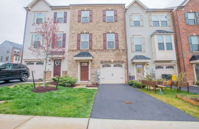 Exciting 3 BR/2.5 BA Townhome in Hanover! photos photos