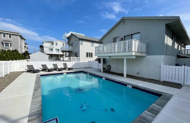 Renovated Home - Sleeps 6 - Winter Rental Only photos photos