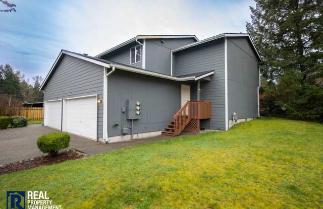 Updated 3BR Townhouse in Puyallup | 2-Car Garage, Fireplace  Modern Finishes! photos photos