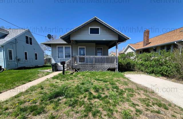 FOR RENT- Beautifully Updated Home Near Golf Course on 4th! Pets ok!! photos photos