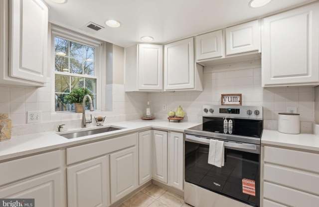 3059 S BUCHANAN Street unit: B1 photos photos