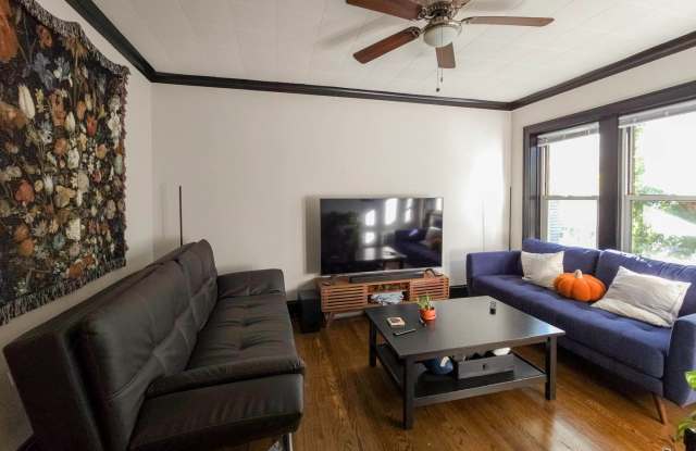 5073 N Wolcott Ave photos photos