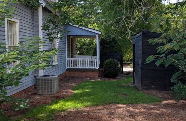Charming Mill-Era Cottage Near Downtown Monroe Gallery 4
