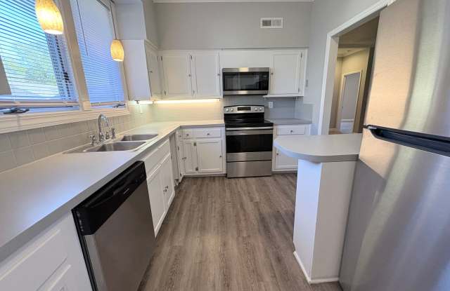 Large 2 Bedroom 2 Bath Condo in the Forest Oaks Community!! photos photos