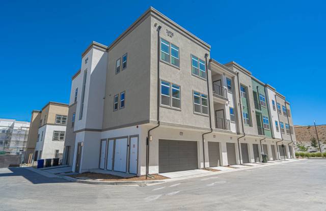 Five Points 2 Bedroom Condo for Rent in Valencia! Gallery 1