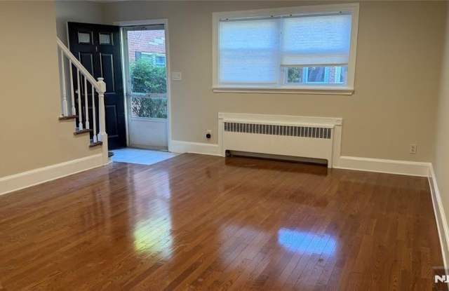 295 Tenafly Gallery 2