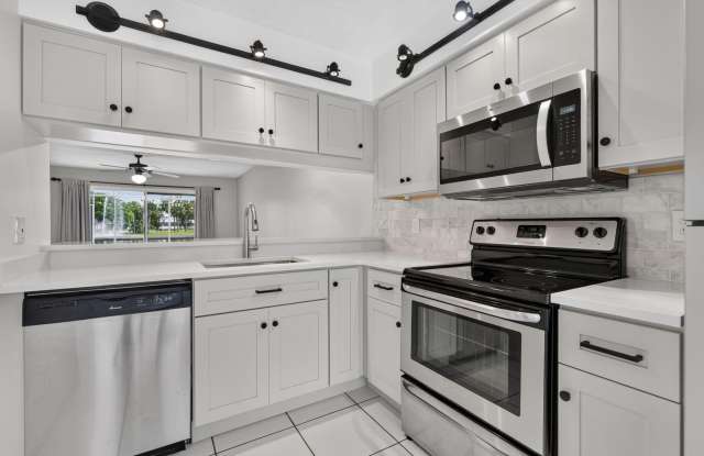 6254 Riverwalk Lane photos photos