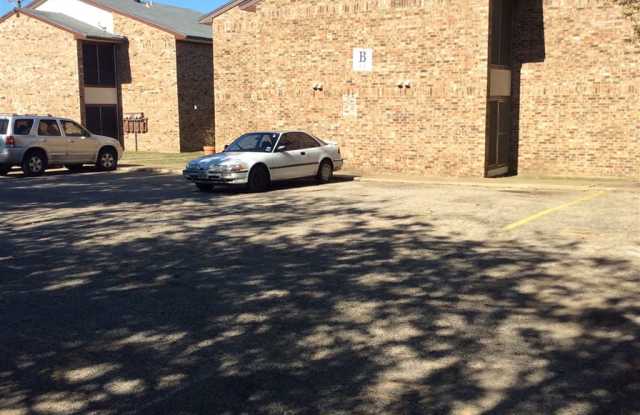 Three Oaks Apartments Gallery 4