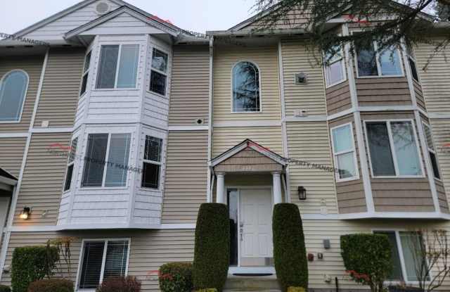 STATUS: AVAILABLE | R256 | $2765 photos photos