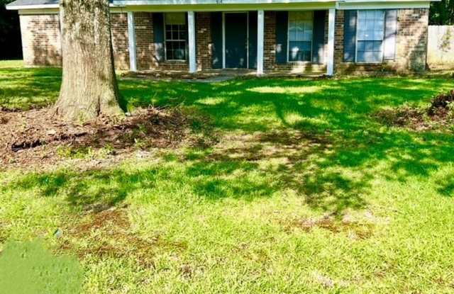 Edgewood Place subd. West Mobile 3/2 Large Yard photos photos